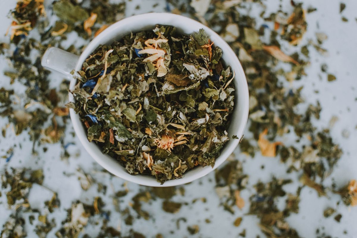 A simple cup of tea in soft morning light — a quiet image for thinking about the early signs of binge eating